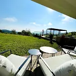 Loft With Garden View And Garage شقة *