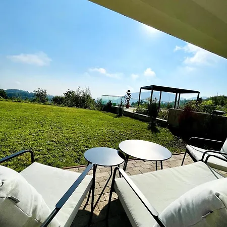Loft With Garden View And Garage Apartmán *
