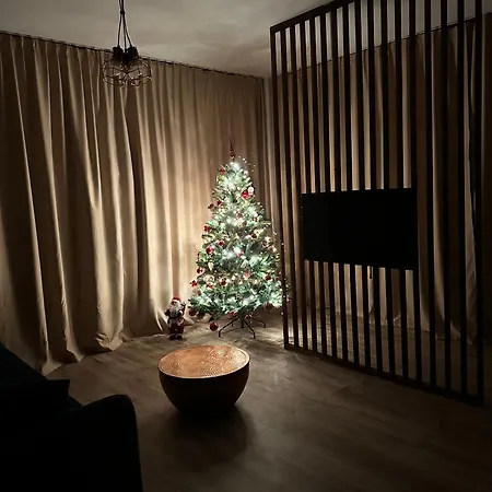 Loft With Garden View And Garage דירה